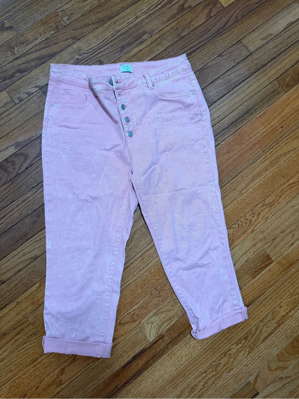 Women’s pink time and tru cropped jeans. Size 16